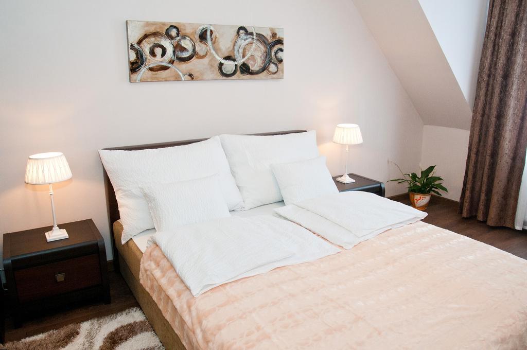 Ametiszt Apartman Heviz Bagian luar foto